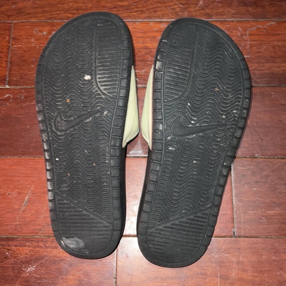 Nike Benassi JDI slides - Picture 2 of 3